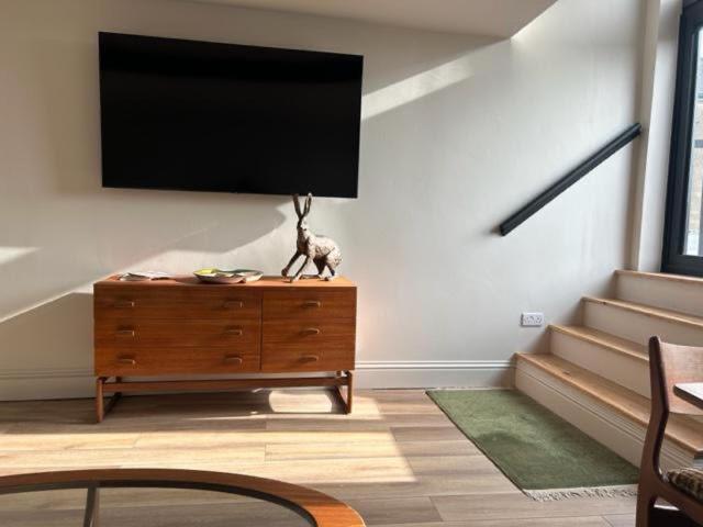 The Curious Apartment, Cheltenham Ngoại thất bức ảnh