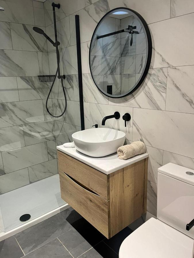 The Curious Apartment, Cheltenham Ngoại thất bức ảnh